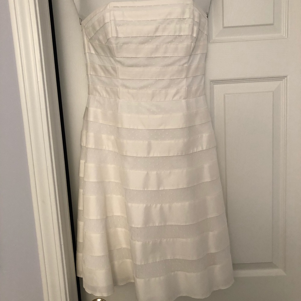 White House Black Market Size 4 White Stripe Dress